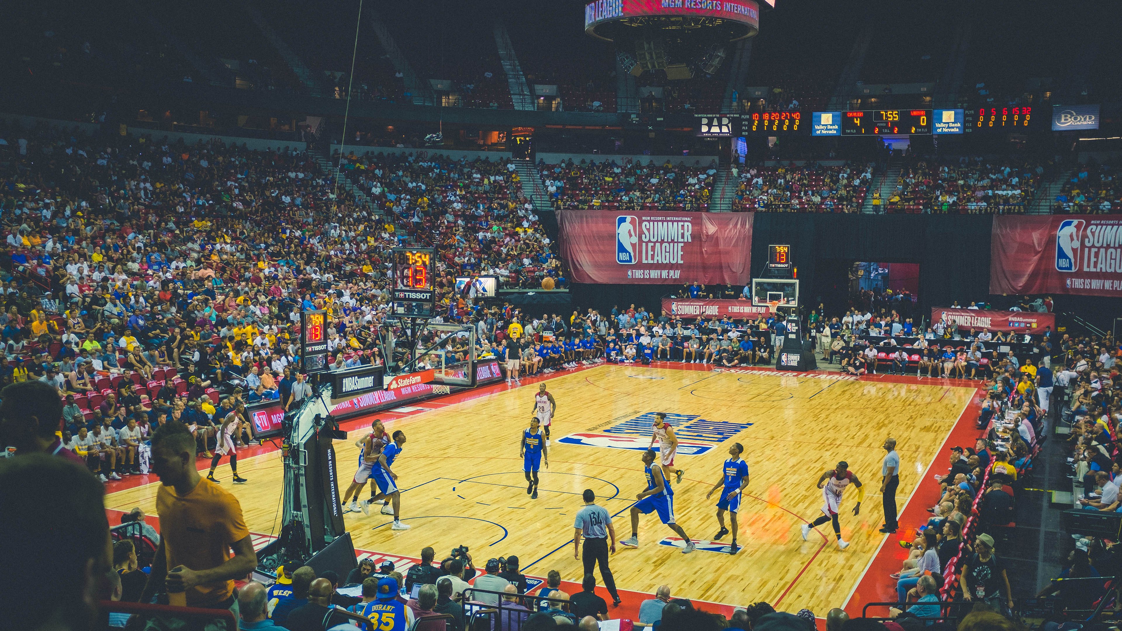 福克斯绝杀夜，山西汾酒浇灭湖人紫金梦