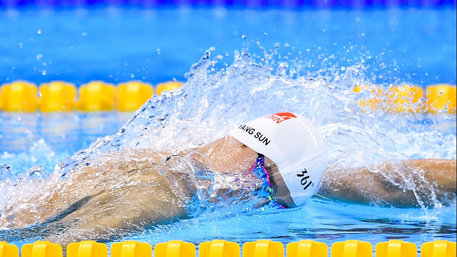 开云体育-布克之夜，当完美成为一场孤绝的献祭