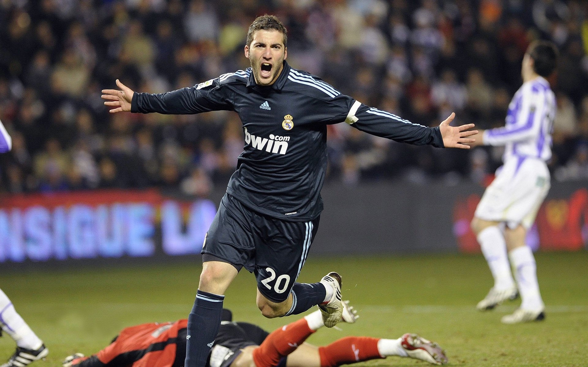 德罗赞末节封神！凯尔特人惊天逆转国王，关键先生诞生记