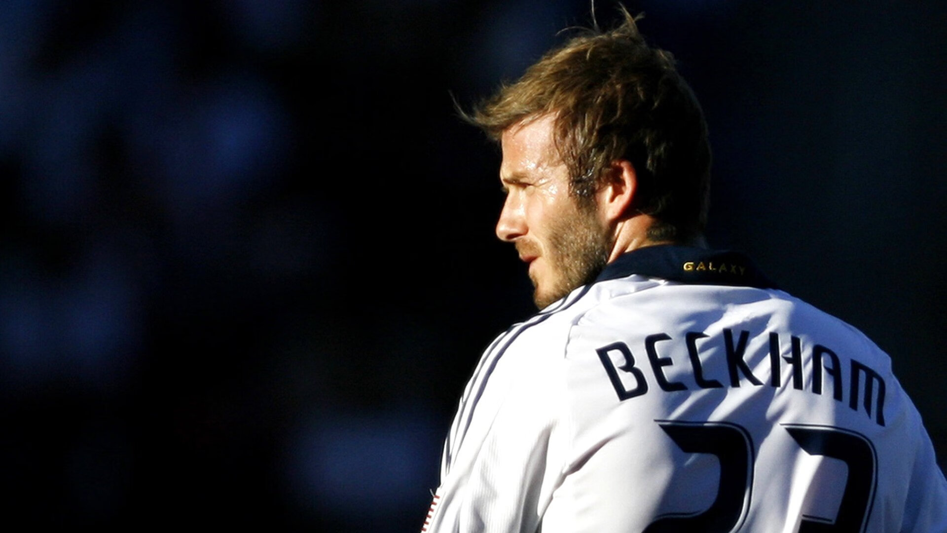 牙买加逆转伊拉克，斯通斯在意甲焦点战接管比赛，体育精神的跨界共鸣