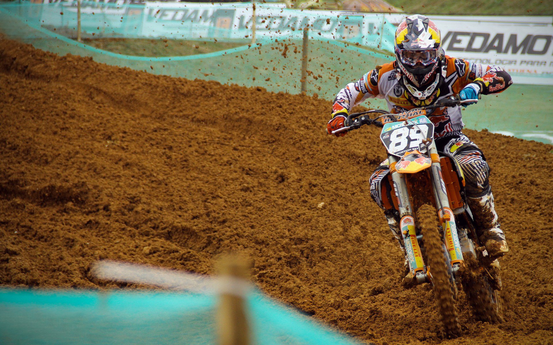 开云体育在线-巴萨关键战突围乌克兰，阿什拉夫在欧冠淘汰赛接管比赛